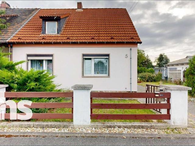 PROVISIONSFREI: Doppelhaushälfte in Merseburg mit Garten, Keller & Modernisierungspotenzial