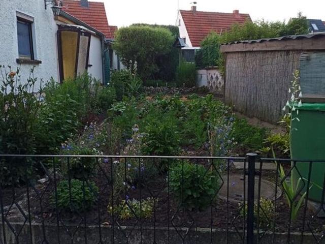 Provisionsfrei* Doppelhaushälfte in ruhiger Randlage mit Garten & Carport 90.000   VB