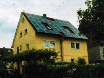 PROVISIONSFREI Dreifamilienhaus: EG Wohnung mit Garten = frei!