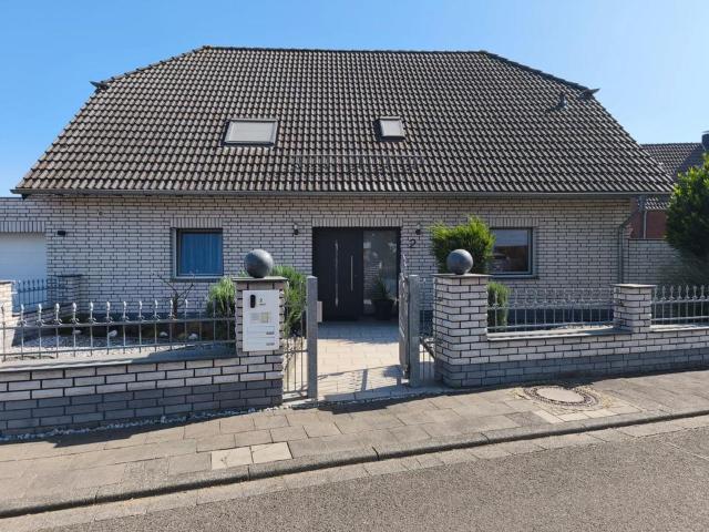Provisionsfrei! Einfamilienhaus in Elsdorf Tollhausen