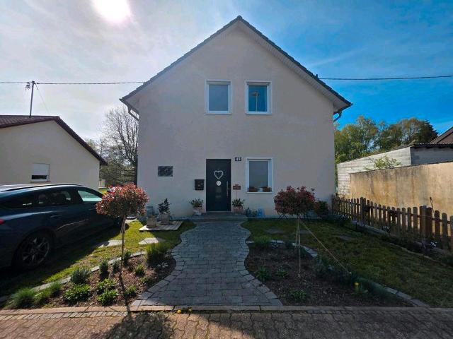 Provisionsfrei! Einfamilienhaus mit Einliegerwohnung