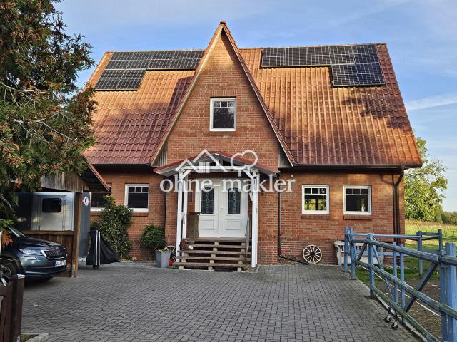Provisionsfrei! Einfamilienhaus nicht nur für Pferdeliebhaber interessant