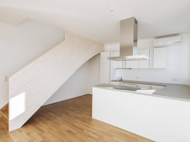 Provisionsfrei! Erstbezug Wunderschöne Vier Zimmer Wohnung mit Loggia!