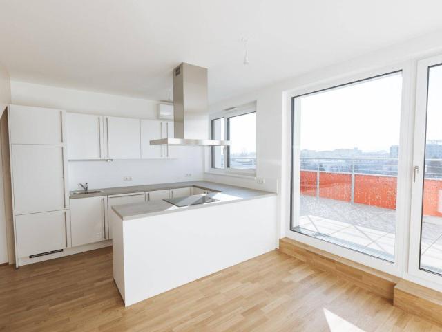 Provisionsfrei! Erstbezug Wunderschöne Vier Zimmer Wohnung mit Loggia!