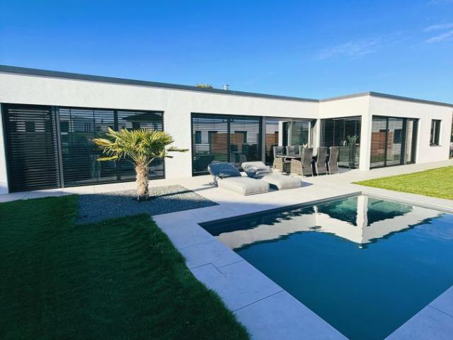 Provisionsfrei* Exklusiver Architektenbungalow mit Pool