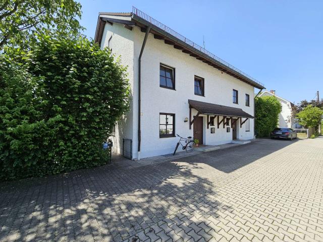 Provisionsfrei Exklusives Grundstück in München Feldmoching: 1.779 m² mit Bestandsimmobilien