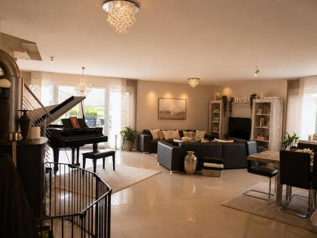 PROVISIONSFREI Exklusives Zweifamilienhaus mit ca. 340 m² Wohnfl