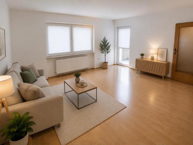 Provisionsfrei: Freie 3 Zimmer Wohnung + Balkon in Lechhausen