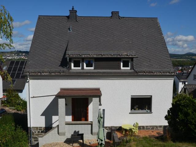 Provisionsfrei: Freistehendes Einfamilienhaus mit großem Garten