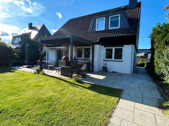 Provisionsfrei Freistehendes Einfamilienhaus mit Wintergarten, Kamin & Garage in Langenhagen