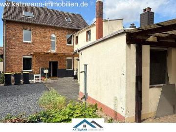 Provisionsfrei: Freistehendes Einfamilienhaus mit viel Platz und guter Lage, großer Innenhof inklusive