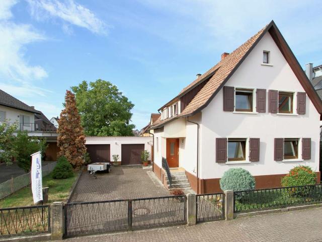 Provisionsfrei: Freistehendes 1 2 Familienhaus mit Doppelgarage in Bietigheim!