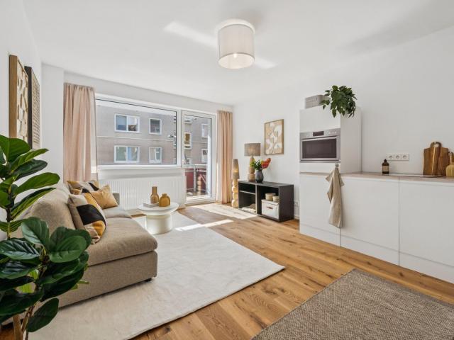 PROVISIONSFREI FRISCH SANIERTE 3 ZIMMER WOHNUNG MIT BALKON & EICHENPARKETT