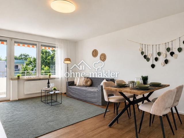 Provisionsfrei: Frisch renovierte 4 Zimmer Wohnung mit großem Balkon & 2 Parkplätzen