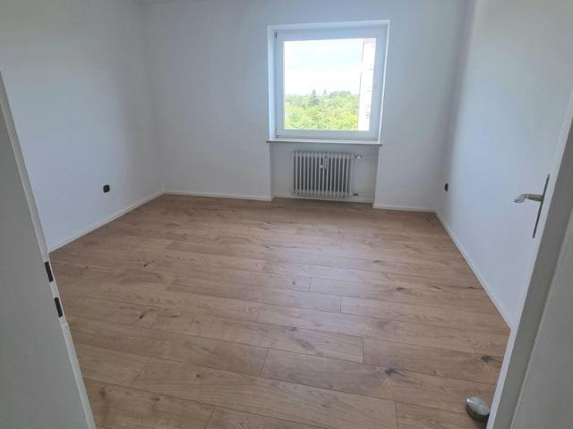 !PROVISIONSFREI! Frisch renovierte 3 Zimmer Wohnung in München Hadern/Blumenau
