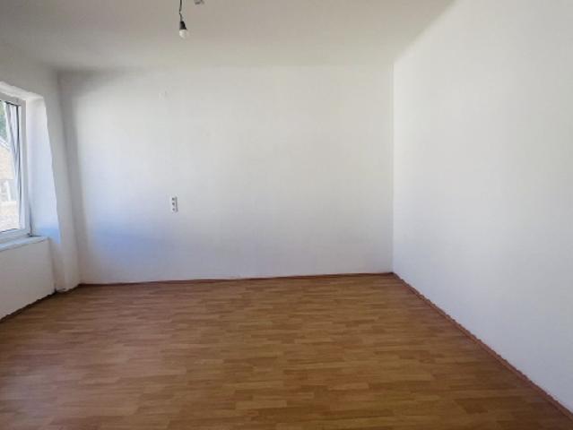 Provisionsfrei für den Mieter! Die perfekte Single oder Studentenwohnung in der Karlauerstrasse!