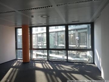 Rheinufer, Mainz - Büroraum, Aufzug, Parkplatz