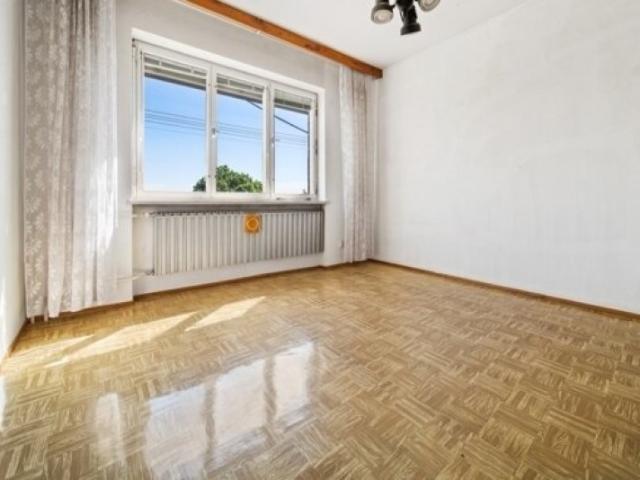 Provisionsfrei für den Käufer. Wunderschönes, sonniges, unterkellertes Stockhaus mit Garten und Garage in ruhiger Lage