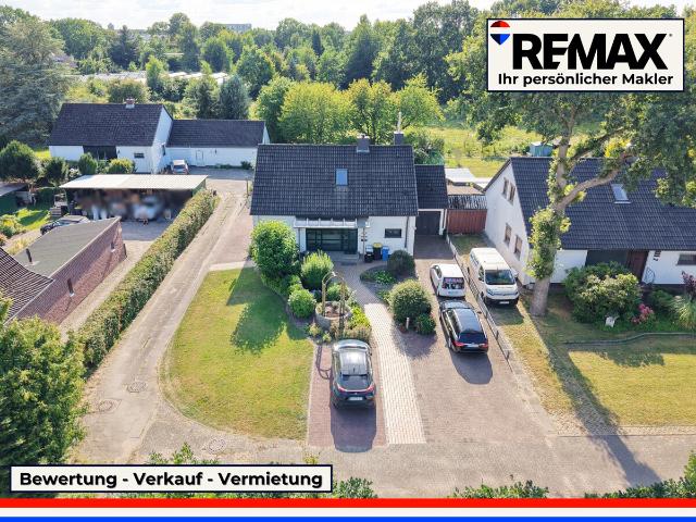 Provisionsfrei für den Käufer! Großes Einfamilienhaus mit Südwest Terrasse und Feldrandblick