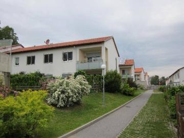 Helle 3 Zimmer Wohnung mit Balkon und Tiefgaragenparkplatz geförderte Miete ODER geförderte Miete mit Kaufoption 3 Zimmer