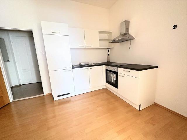 PROVISIONSFREI – Gemütliche 2 Zimmer Wohnung mit extra Küche in unmittelbarer Nähe zur AVL