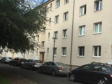 Provisionsfrei große Dachgeschoßwohnung mit Dachterrasse und PKW Stellplatz im grünen Innenhof!