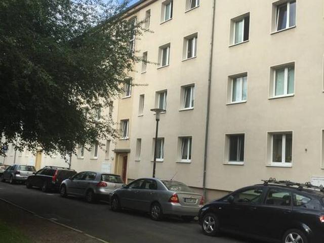 Provisionsfrei große Dachgeschoßwohnung mit Dachterrasse und PKW Stellplatz im grünen Innenhof!