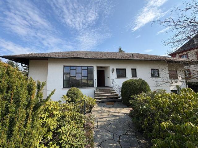 Provisionsfrei: Großes Haus + 1.630 m² Grundstück mit Potenzial