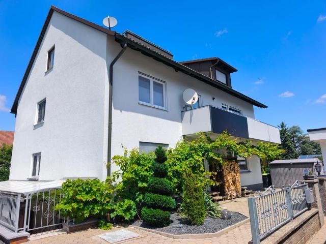 Provisionsfrei! Großzügige 4 Zimmer Eigentumswohnung ca. 112 qm