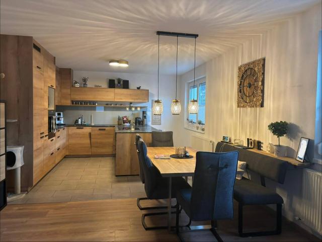 Provisionsfrei: Großzügige 93 m² Eigentumswohnung mit Balkon & Carport