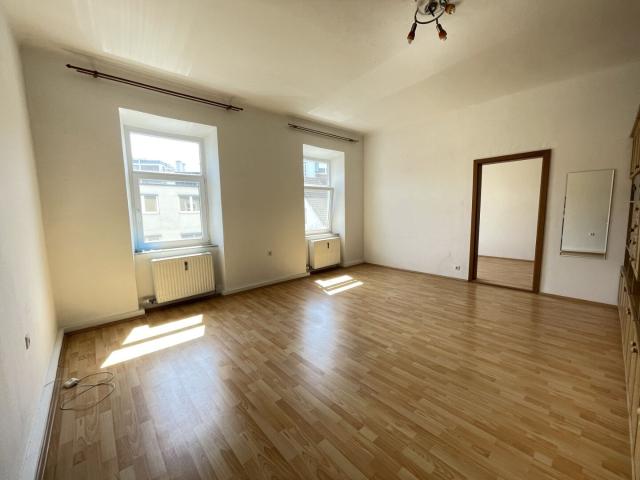 PROVISIONSFREI – Großzügige 2 Zimmer Wohnung mit extra Küche in unmittelbarer Nähe zur AVL