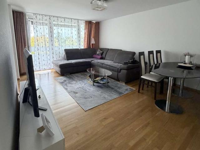 Provisionsfrei: Großzügige 2,5 Zimmer Etagenwohnung mit Balkon, Garage