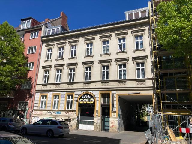 Provisionsfrei. Lichtdurchflutete und großzügige Altbauwohnung im Herzen Neuköllns