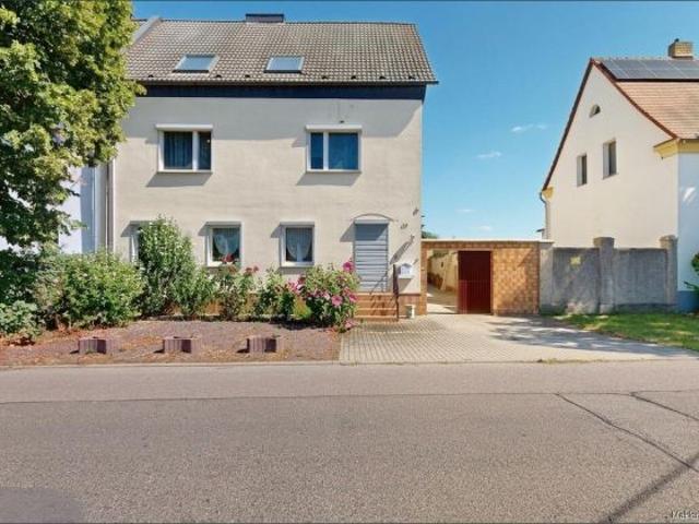 PROVISIONSFREI: Großzügige Doppelhaushälfte in Kabelsketal – 12 Zimmer & Nebengelass
