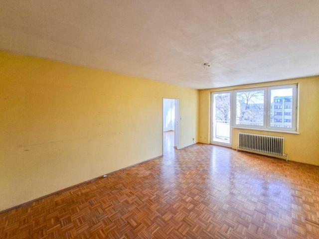 PROVISIONSFREI! GROSSZÜGIGE GUT AUFGETEILTE 4 ZIMMER MIT LOGGIA IN OTTAKRING!