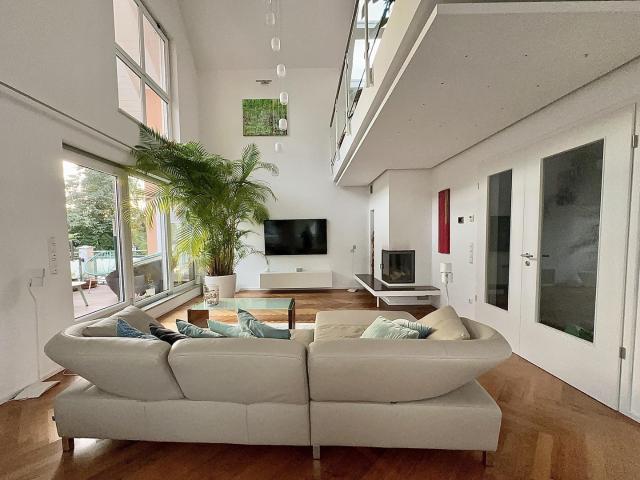 Provisionsfrei Großzügige, lichtdurchflutete DG Maisonette Wohnung Fasangarten provisionsfrei