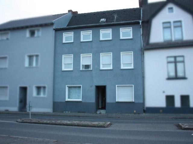 Provisionsfrei! Großzügiges Haus in Bedburg mit 2 Garagen