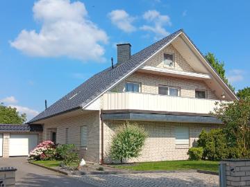 Provisionsfrei! Großzügiges Zweifamilienhaus in ruhiger Lage