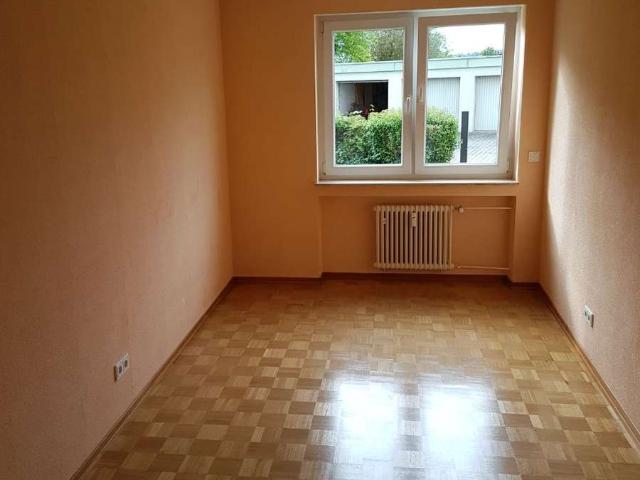 Provisionsfrei! Gut vermietete barrierefreie Wohnung + Süd Balkon in zentraler + Stellplatz