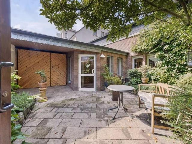 Provisionsfrei: Haus mit Garten & eigenem Eingang, 141 qm
