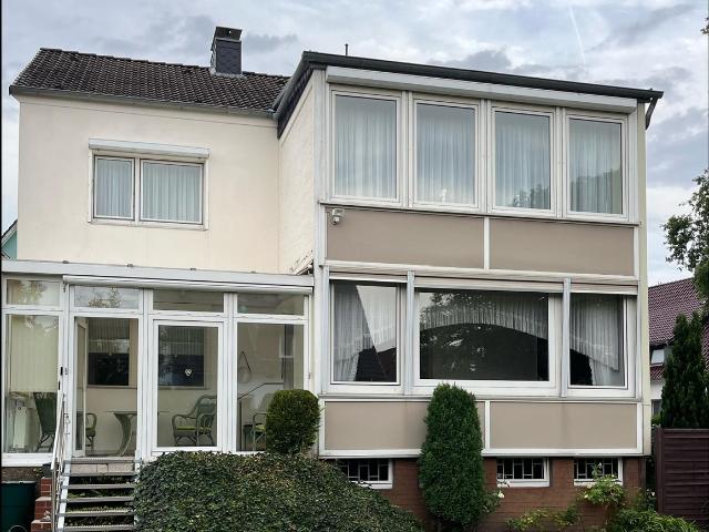 Provisionsfrei: Haus Zweifamilienhaus 2 Wohnungen 2 Garagen voll unterkellert