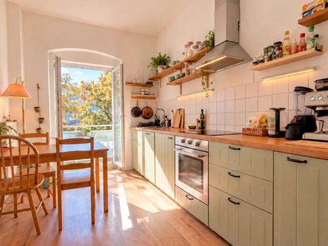 Provisionsfrei – Helle 2 Zi. Wohnung mit Balkon in Pberg