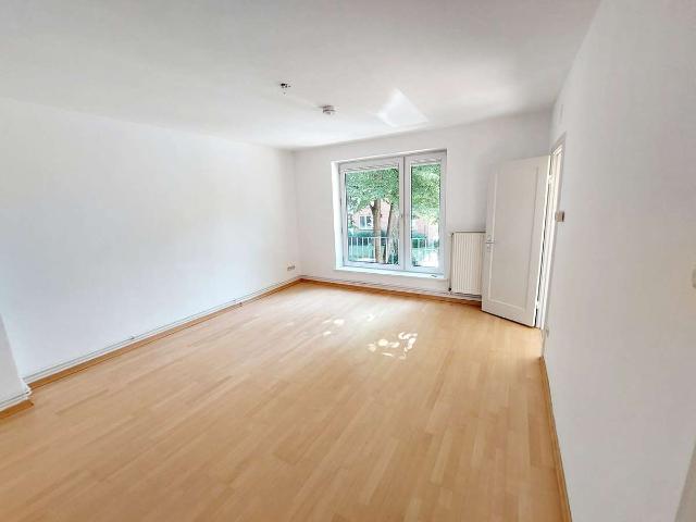 Provisionsfrei: Helle 2 Zimmer im 1. OG mit Garten Balkon, bodentiefen Fenstern & Parkettboden