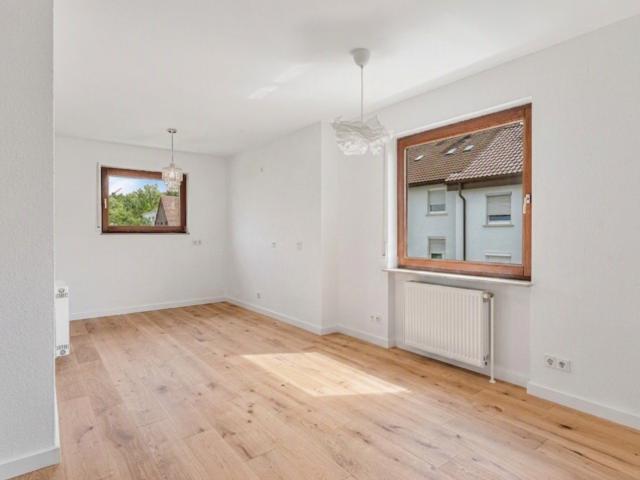 provisionsfrei* Helle 3 Zi Wohnung hochwertig renoviert mit Balkon in zentraler Lage