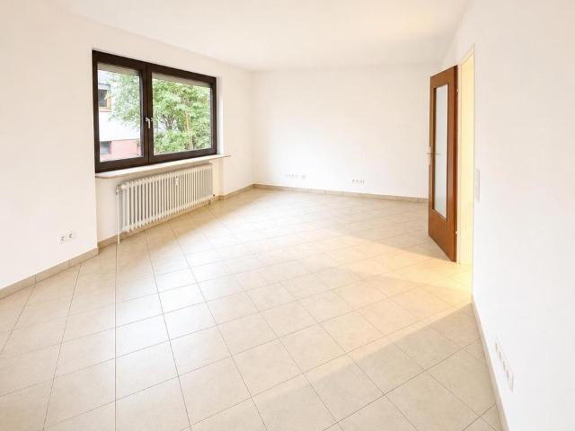 Provisionsfrei: Helle 3 Zi. Wohnung mit Balkon & Garage