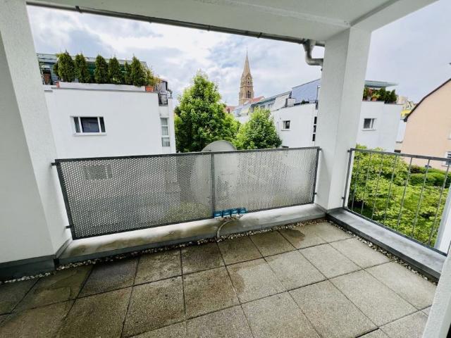 Provisionsfrei, helle 3,5 Zi. Whg. 74qm mit EBK, Loggia, Gäste WC und Abstellkammer im Herzen von S Zuffenhausen, bezugsfrei ab 01.10.2026