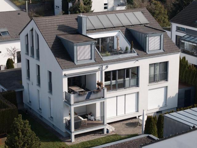 Provisionsfrei: Helle 3,5 Zimmer Wohnung mit Weitblick 120m²