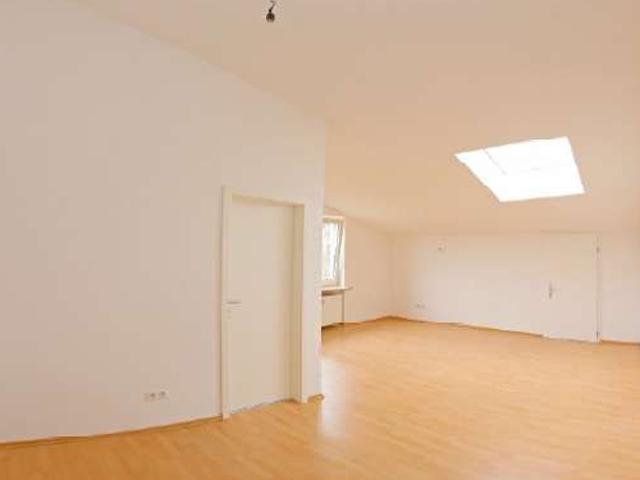 Provisionsfrei: Helle und geräumige 2+2 Zimmer Wohnung in See und Ortsnähe in Prien am Chiemsee