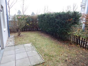 PROVISIONSFREI Helle und ruhige Garten /Terrassenwohnung mit Tiefgaragenplatz