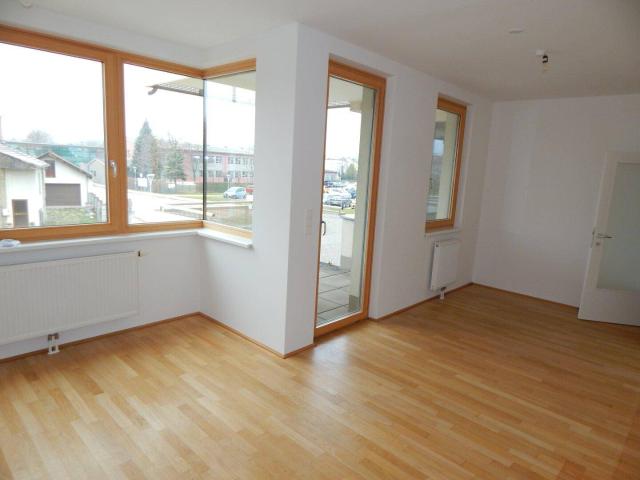 PROVISIONSFREI Helle und ruhige Terrassenwohnung mit Tiefgaragenplatz